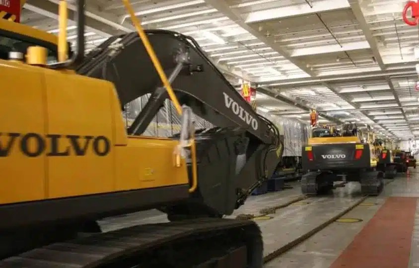 RORO ships docking at African ports for vehicle and heavy cargo shipping from Dubai